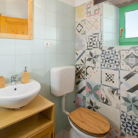 בית נופש 3 Bedroom Lovely In Sorici