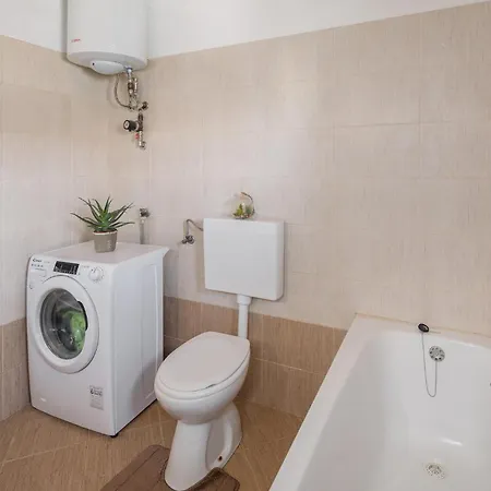 בית נופש 3 Bedroom Lovely In *