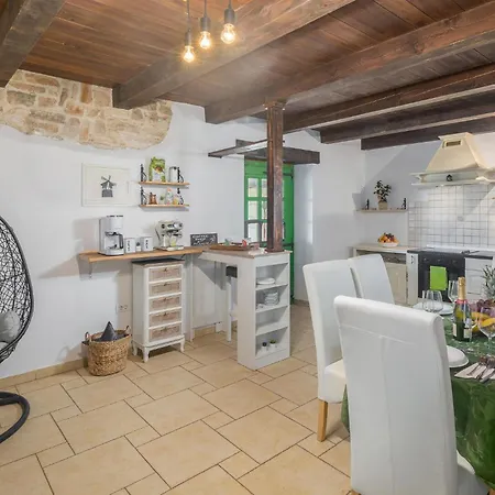 別荘 3 Bedroom Lovely In Šorići