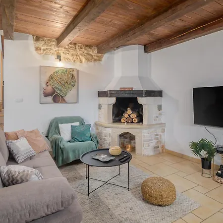 בית נופש 3 Bedroom Lovely In Sorici