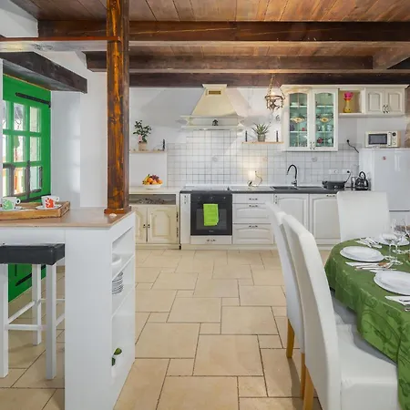 Dom wakacyjny 3 Bedroom Lovely In